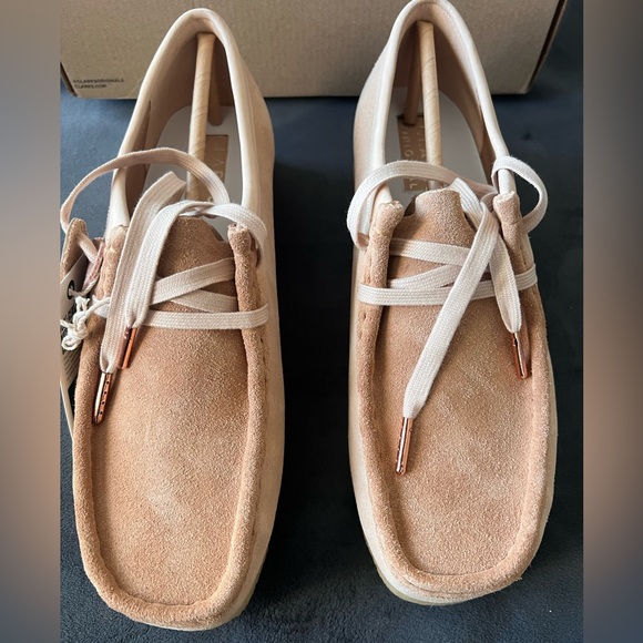 Clarks Wallabees Light Tan Suede - Picture 5 of 12